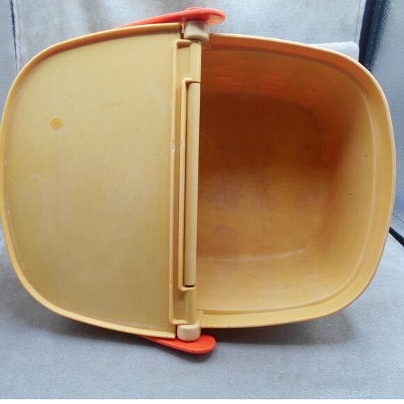 Fisher Price 1989 Pack-A-Picnic Tan Picnic BASKET w/Red Handle 2109 Fun w/Food - Picture 6 of 8